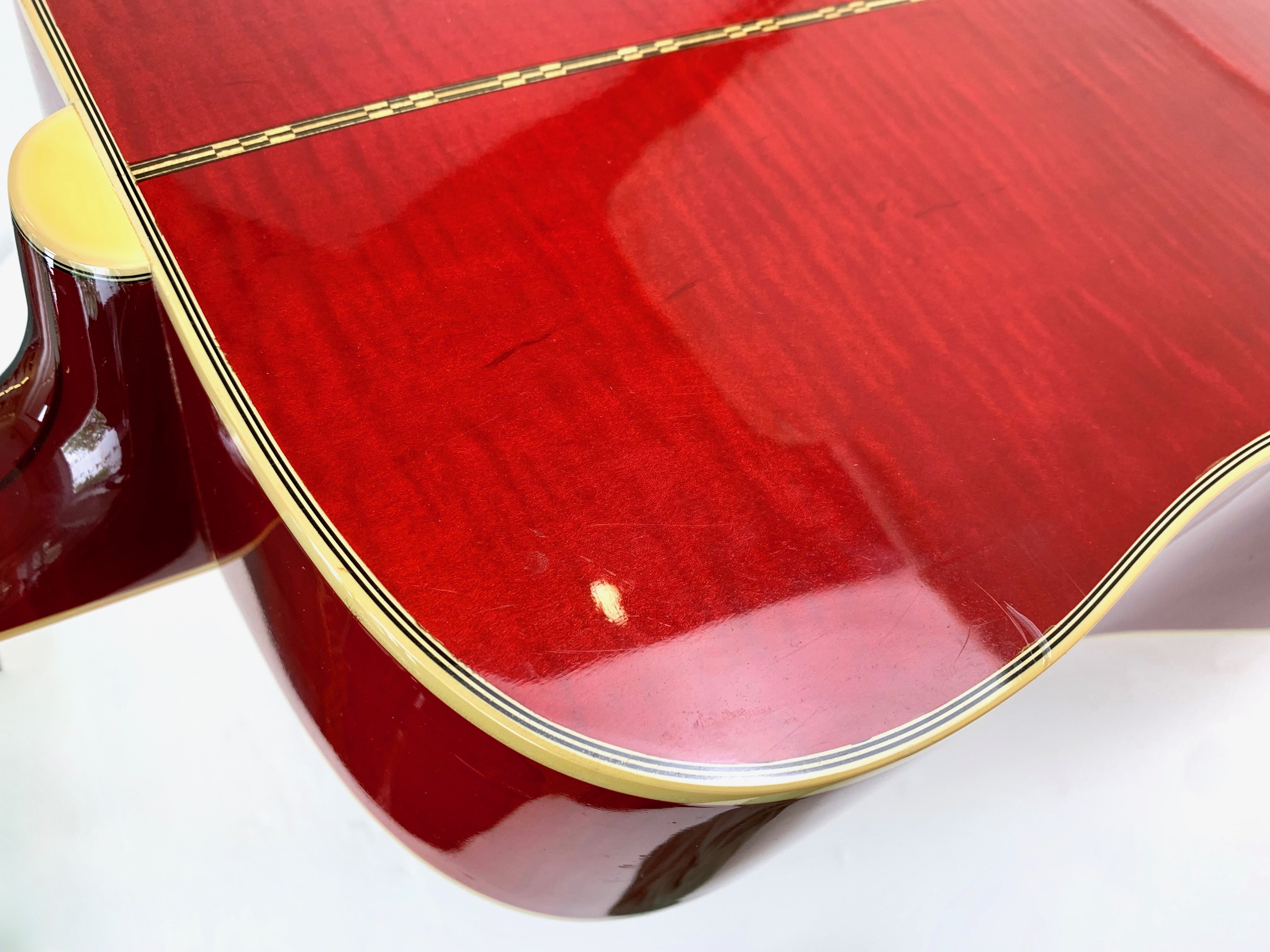 Gibson Dove (69209)