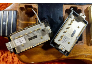 gibson-explorer-e2-4892340@2x.jpg