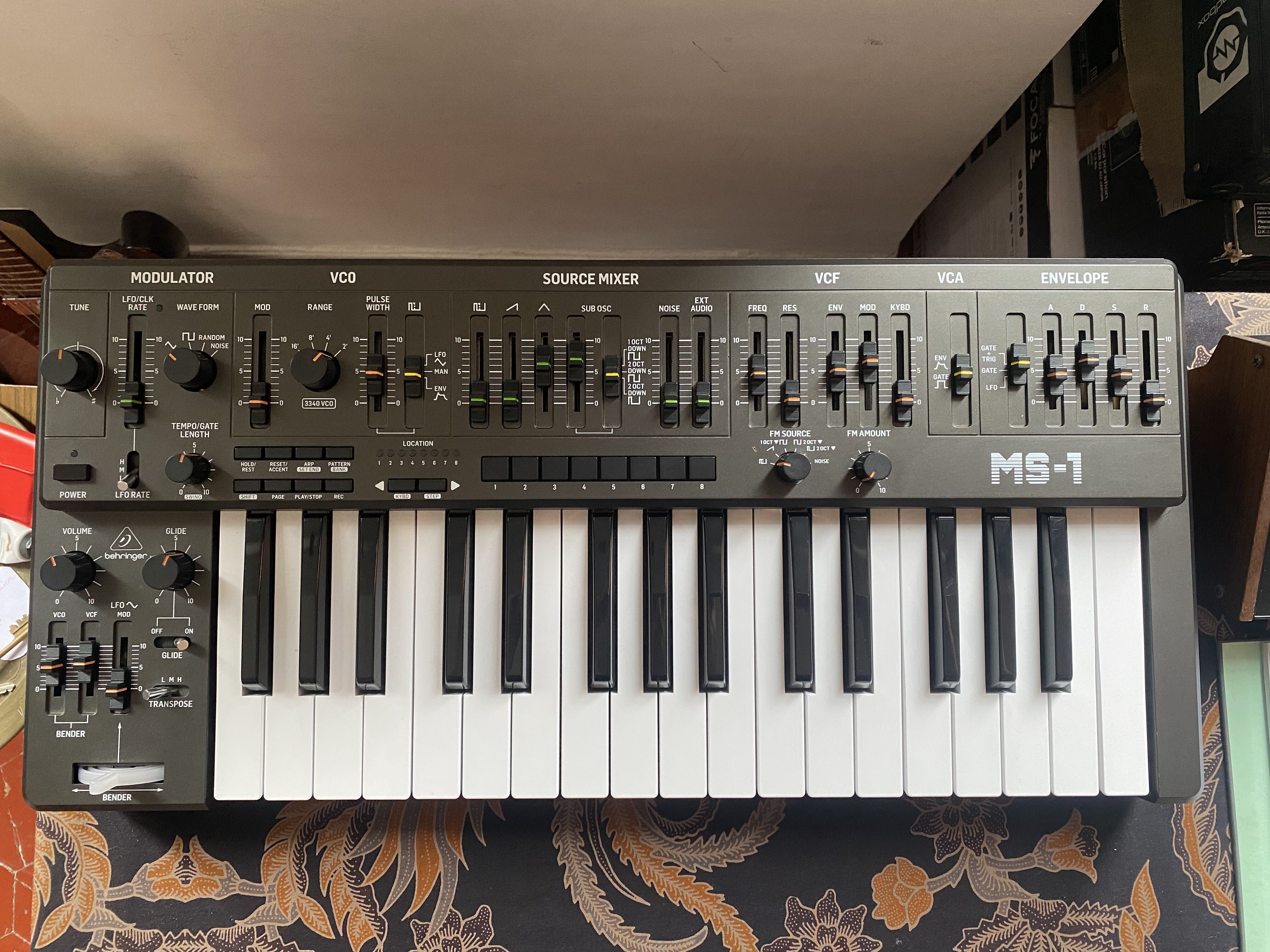 Behringer MS-1 (SH101copie)