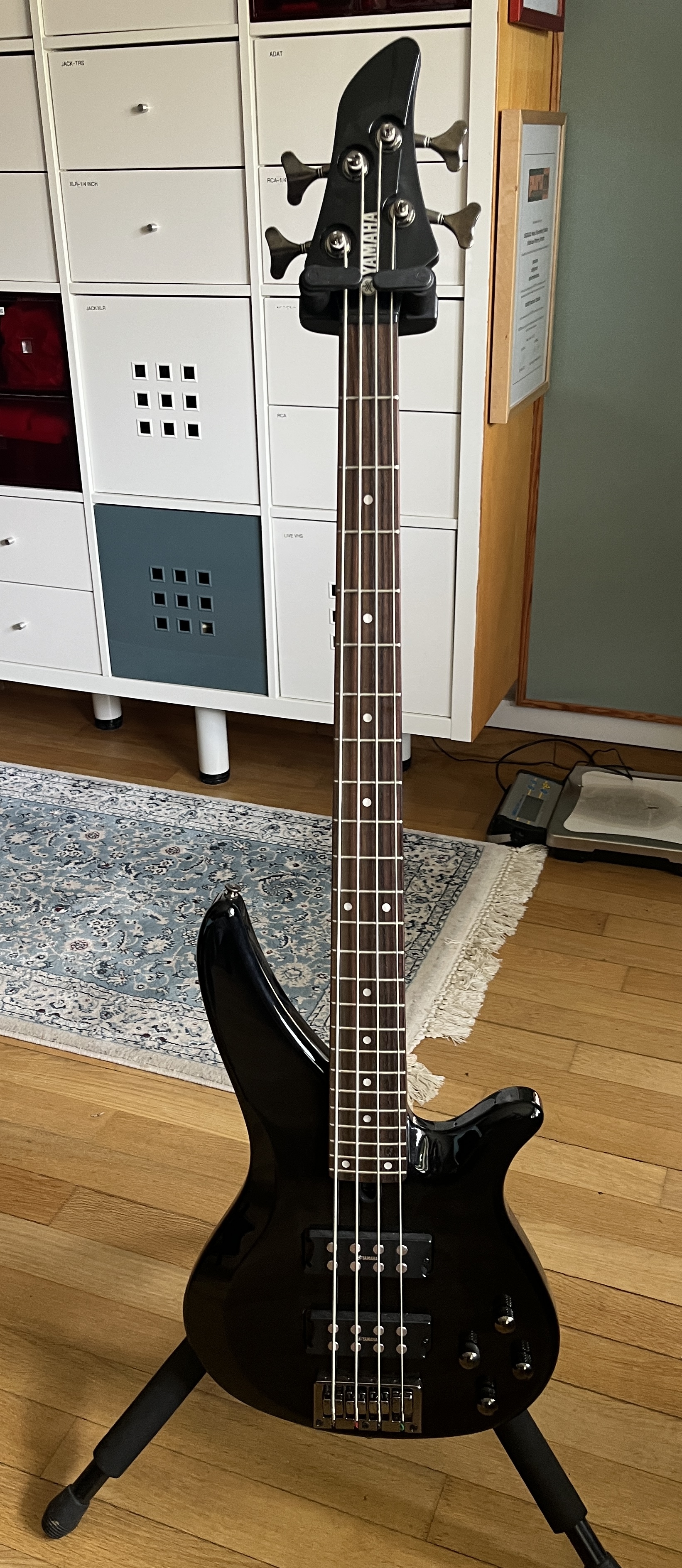 Vends basse électrique 4 cordes Yamaha TRBX 304 BL