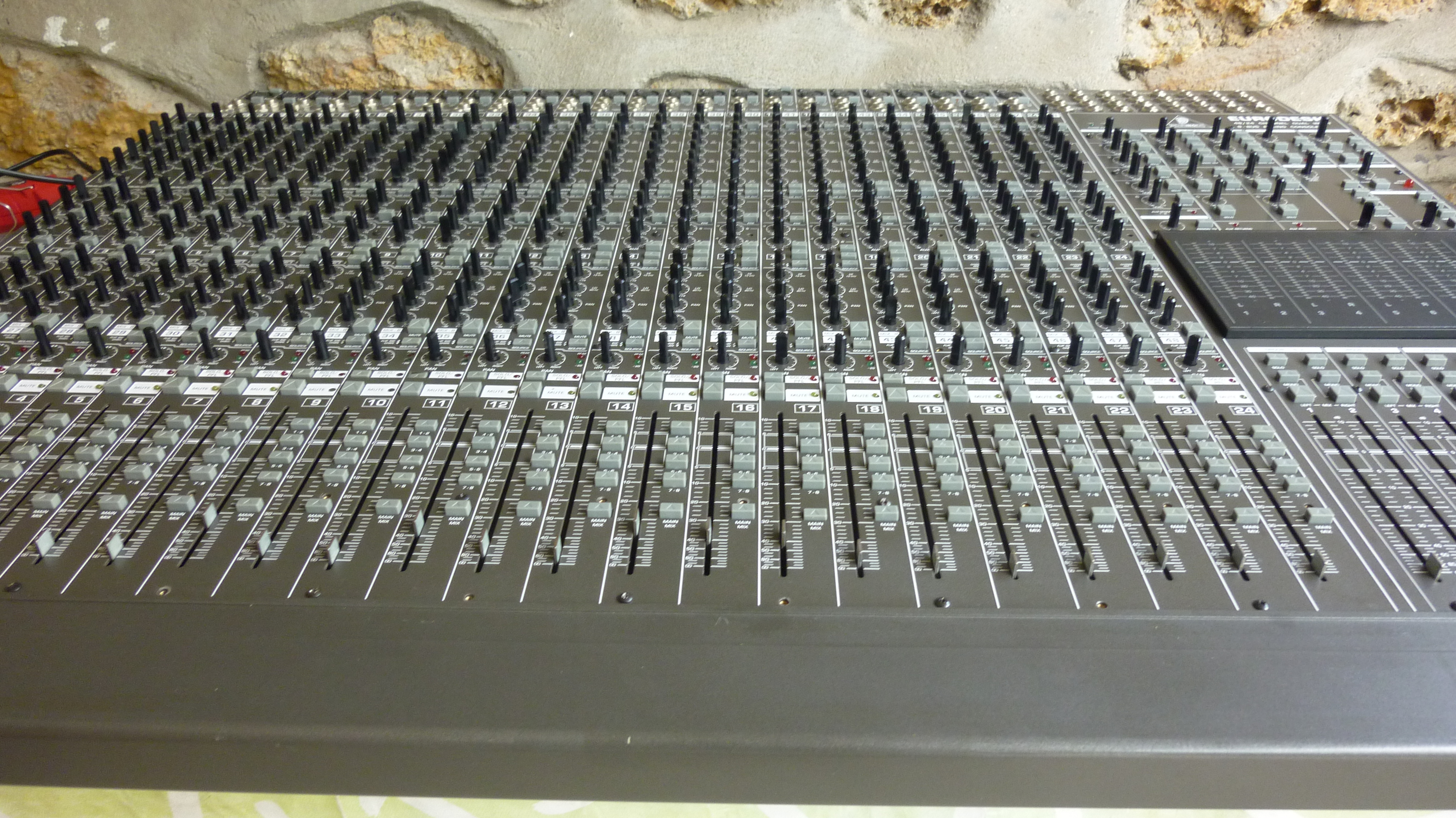 Behringer Eurodesk MX-8000 