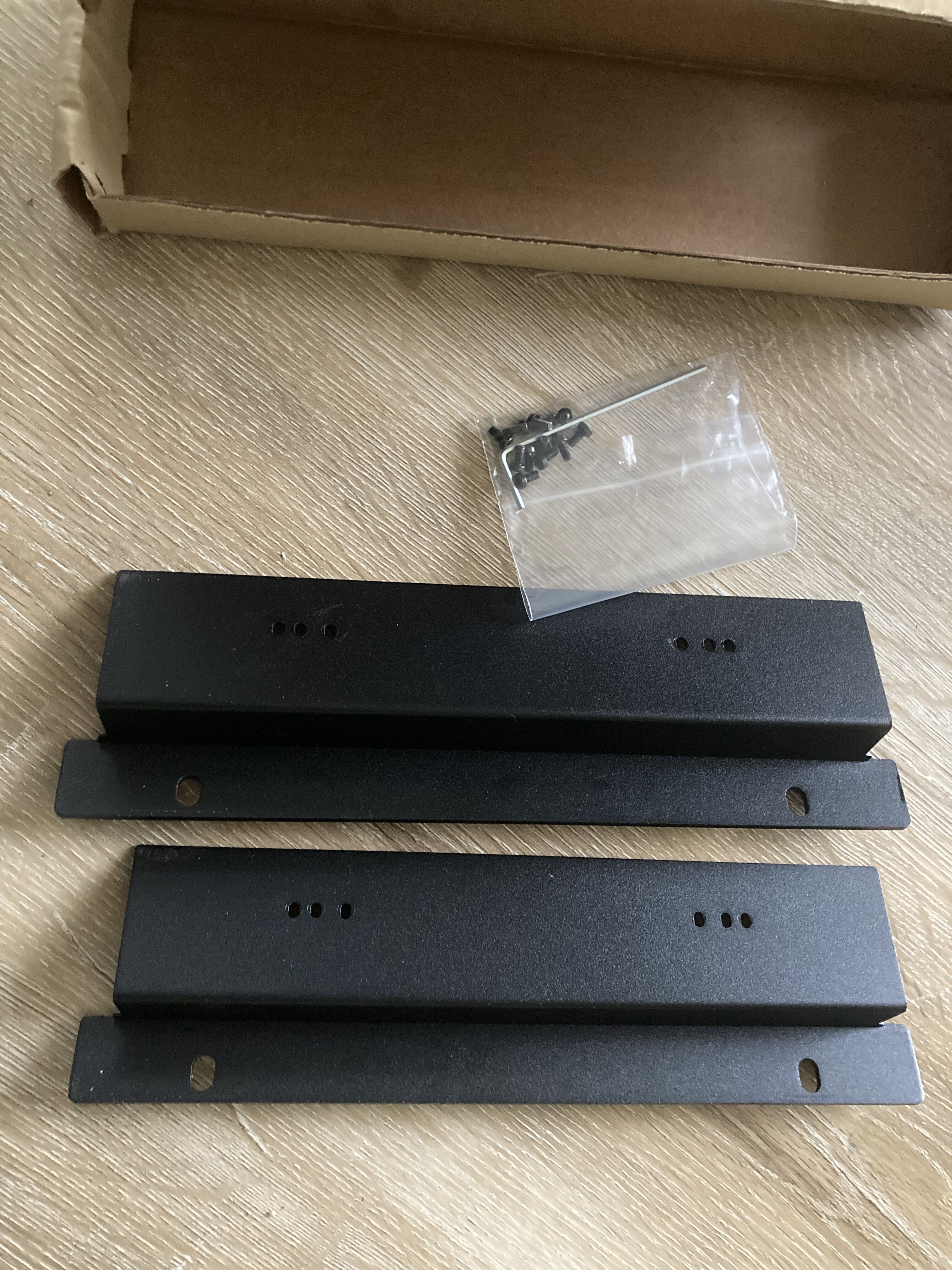 Oreilles de rack SSL UF8