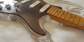 Vends Eagle Stratocaster replica en Plexiglass