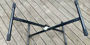 vends deux stands claviers