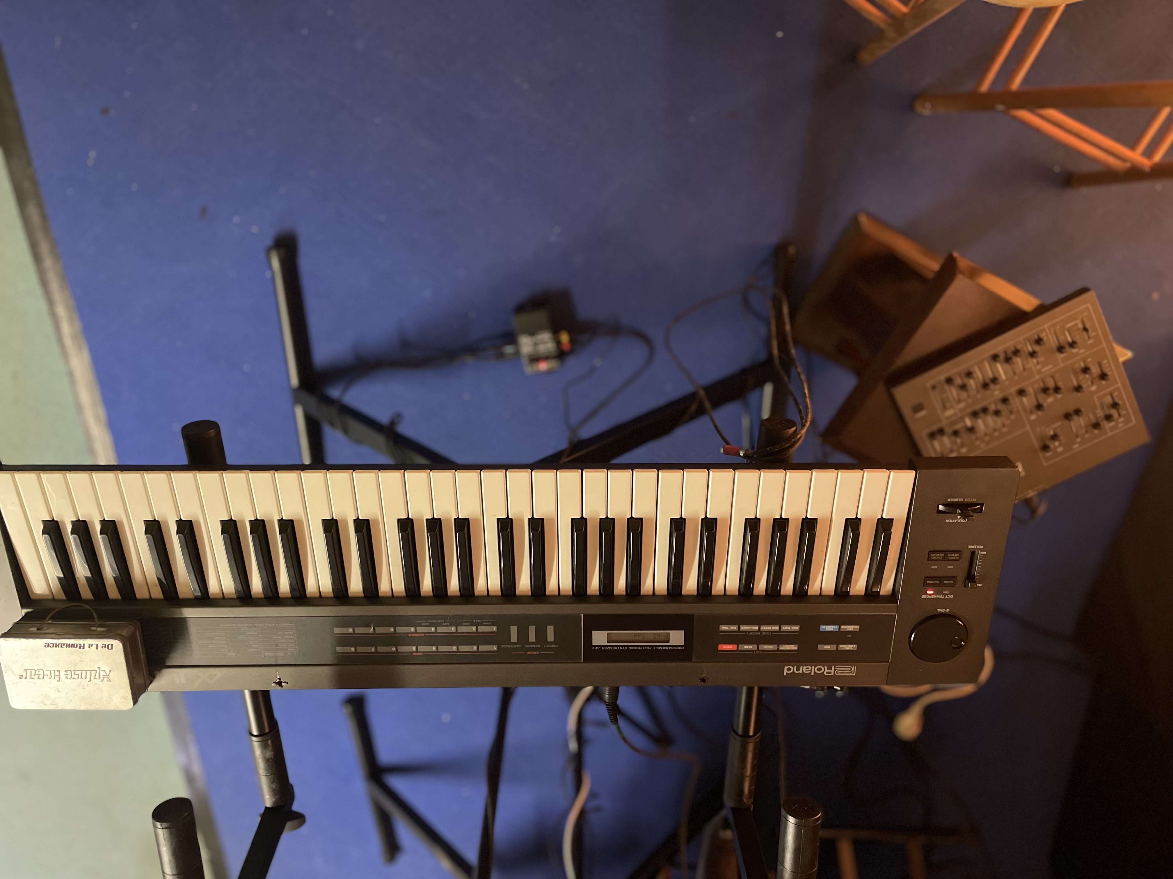 Vends synthétiseur Roland JUNO-2