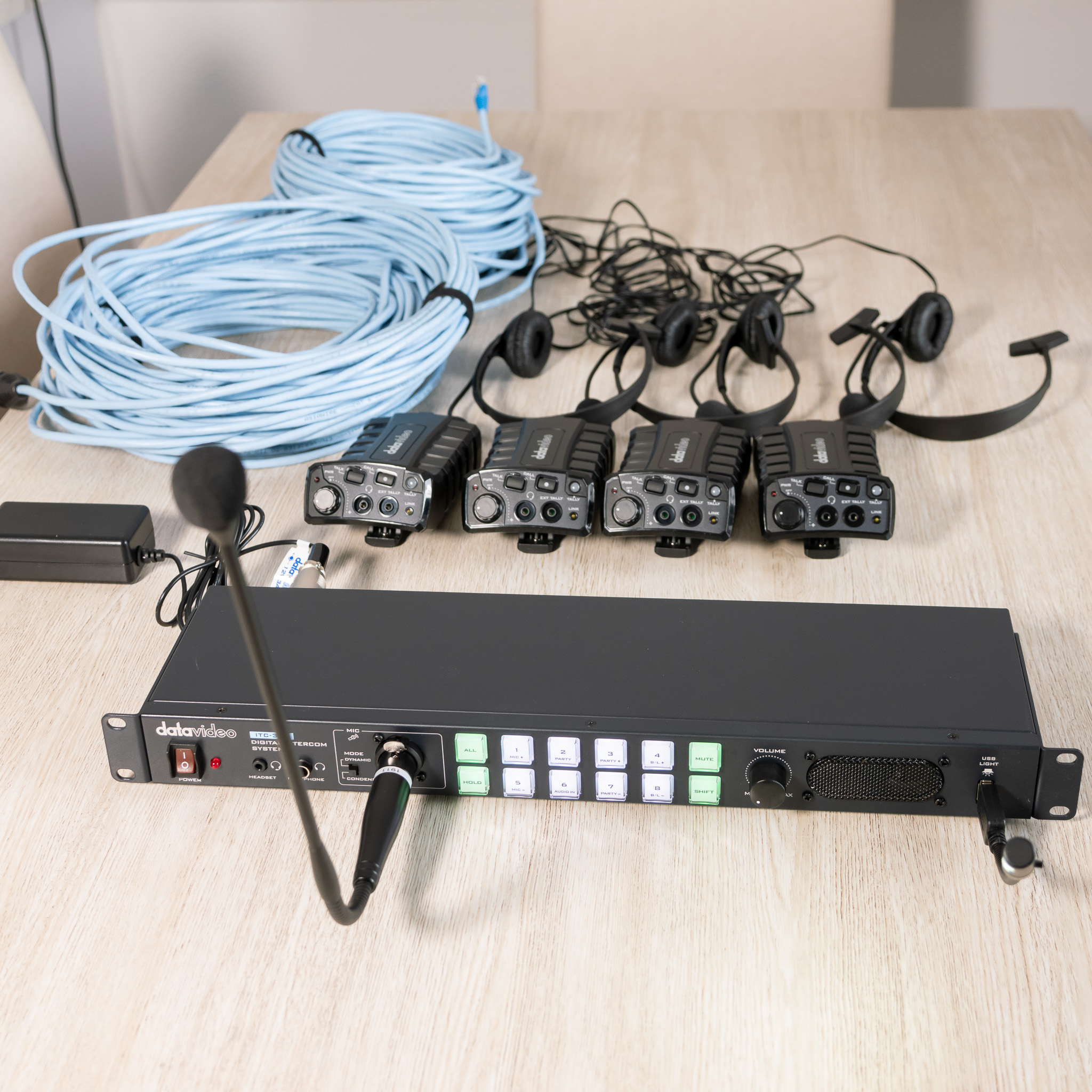 Datavideo ITC-300 : système d'intercom filaire numérique