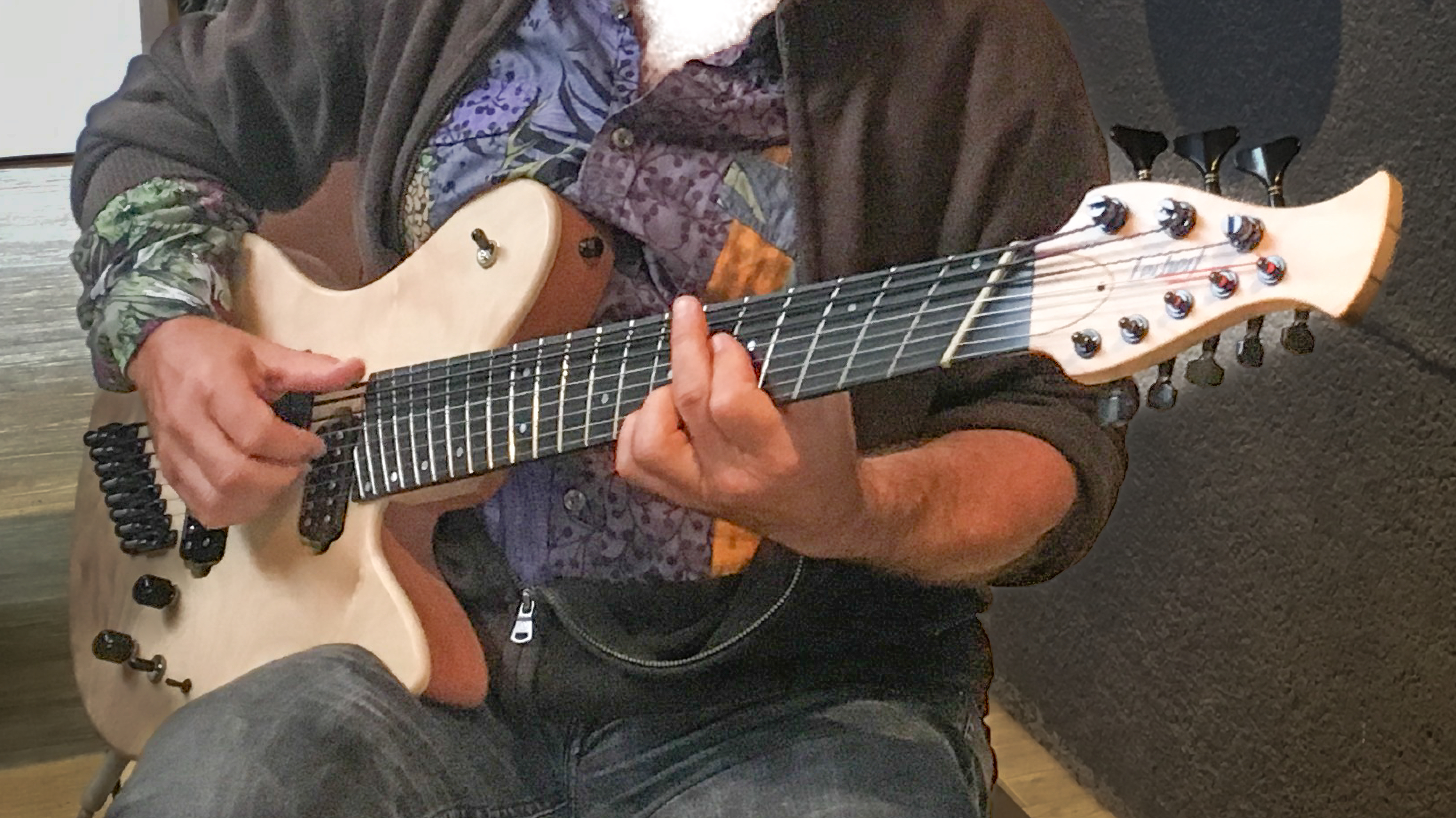 GUITARE  8 CORDES hybride basse style charlie Hunter