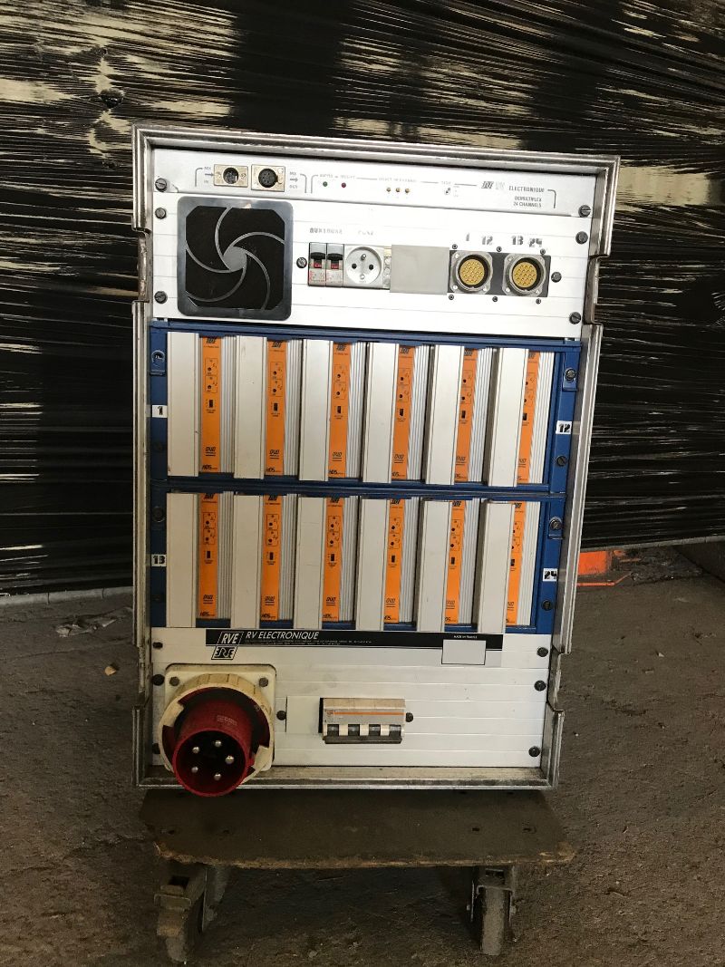 RACK flight case de gradateurs RVE 24x3KW DMX512