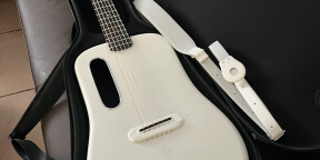 Vends guitare + stand + sangle marque lava me