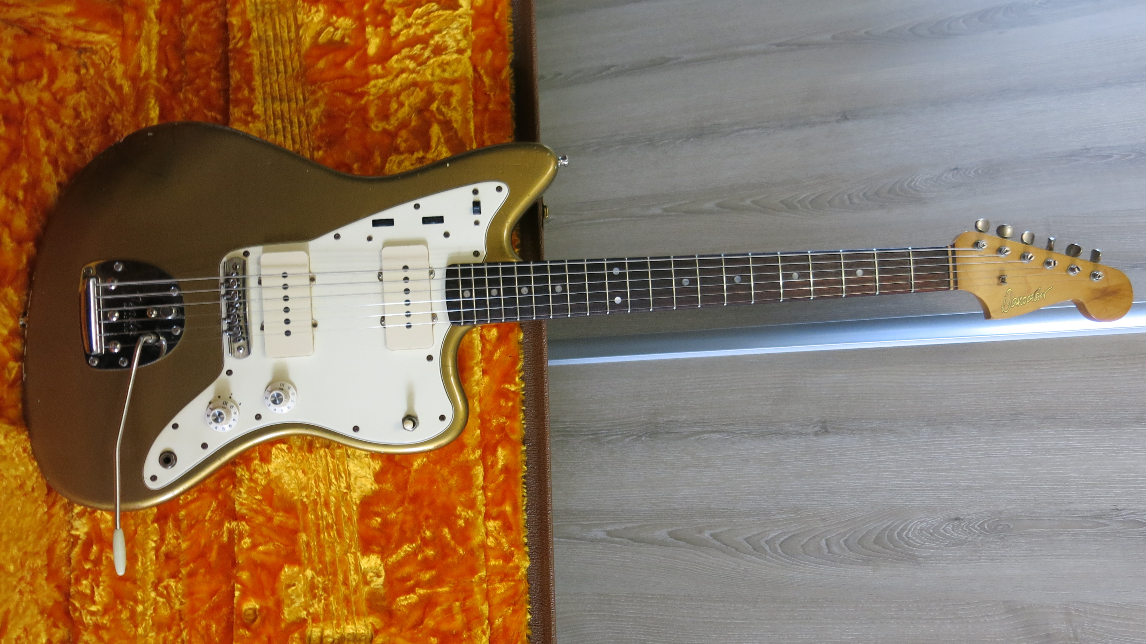 Danocaster Offset Jazzmaster Relic Gold