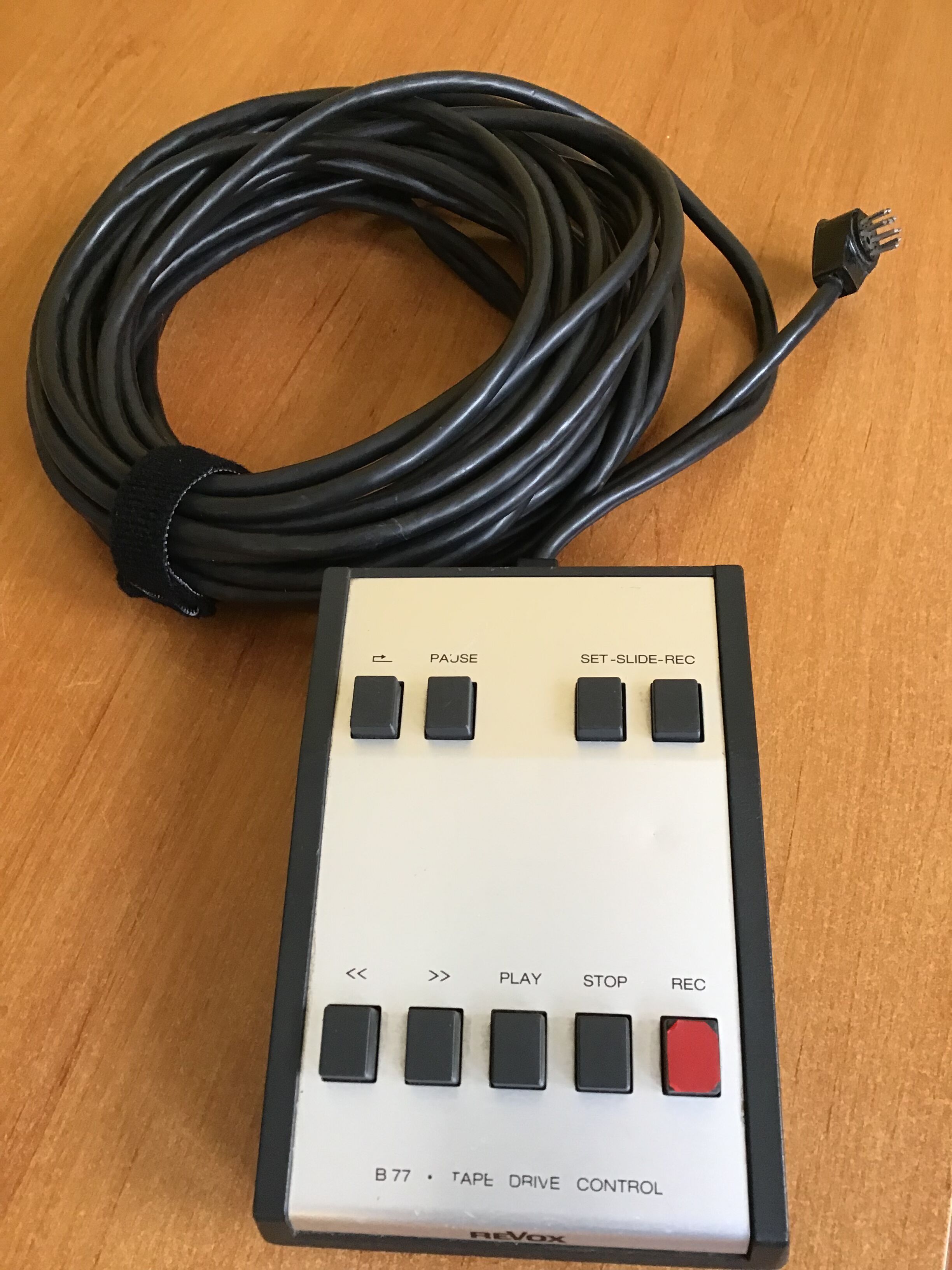 Vends telecommande B77