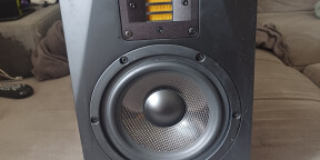 Bonjour je vends une enceinte Adam 7X car je ne m'en sert plus. Musicalement
