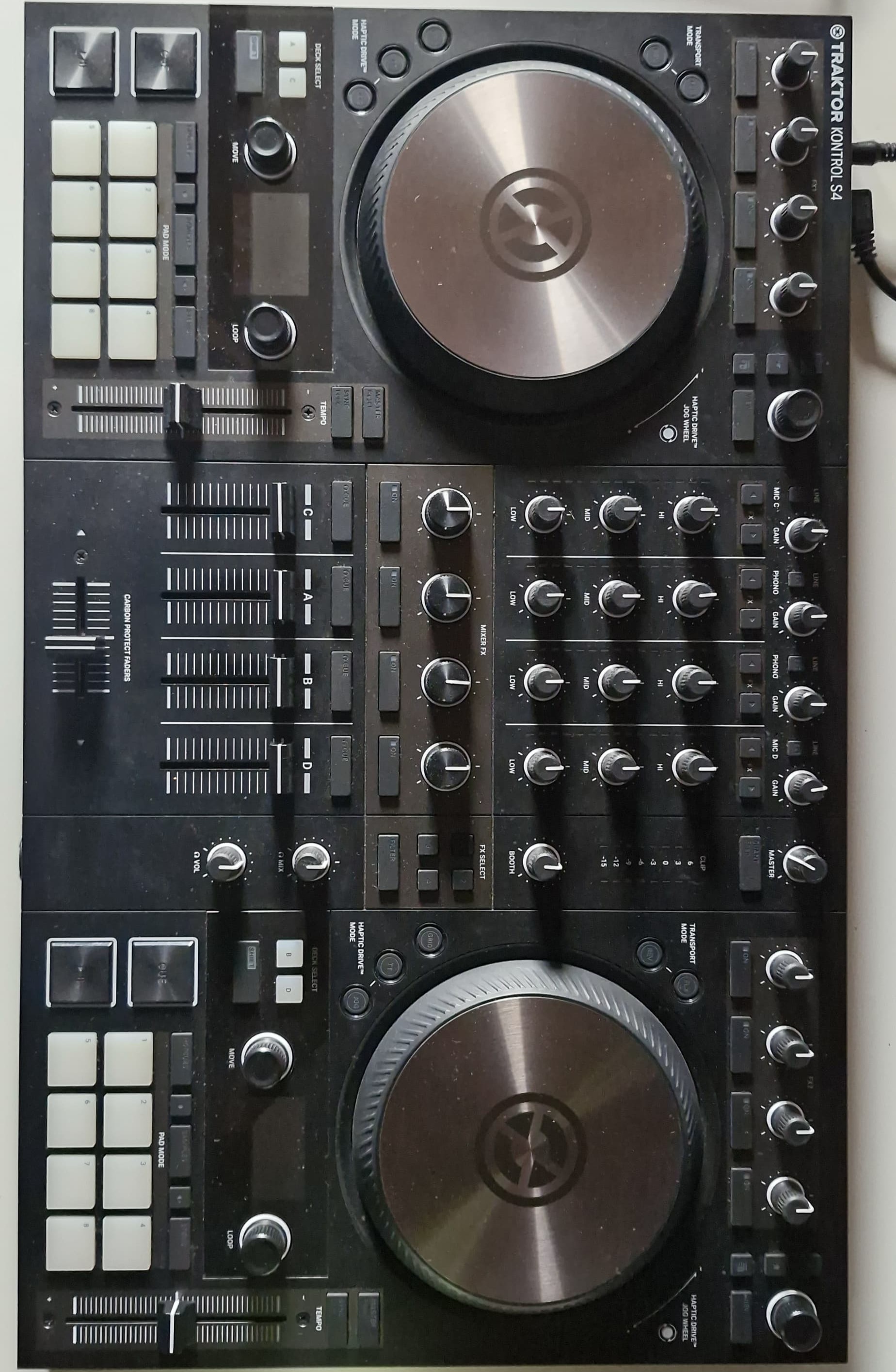 Traktor S4MK3  + Sacoche en parfait état à vendre - Livraison possible