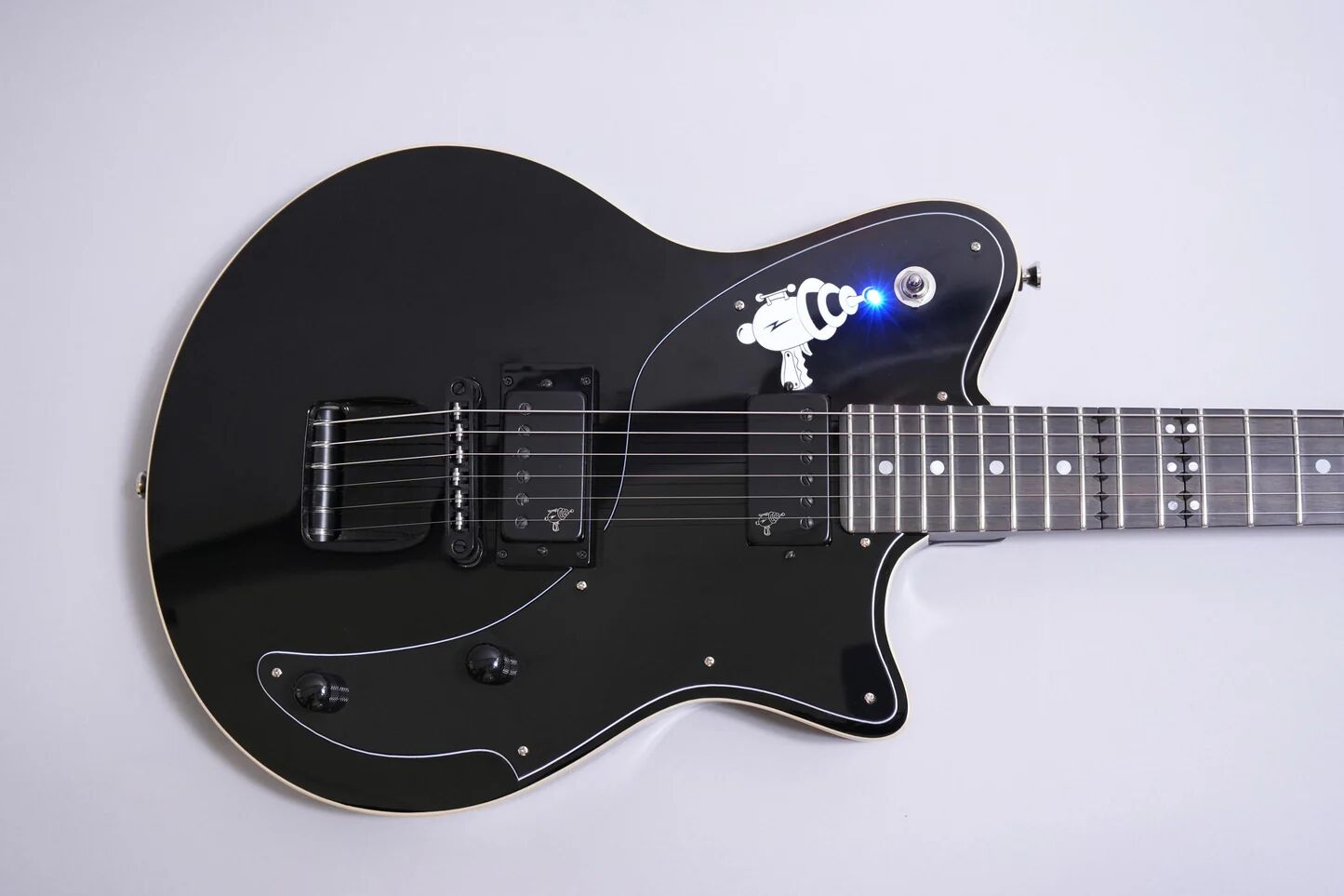 Ciari Guitars Steve Stevens Ascender Platinum : Steve Stevens Ascender Platinum2