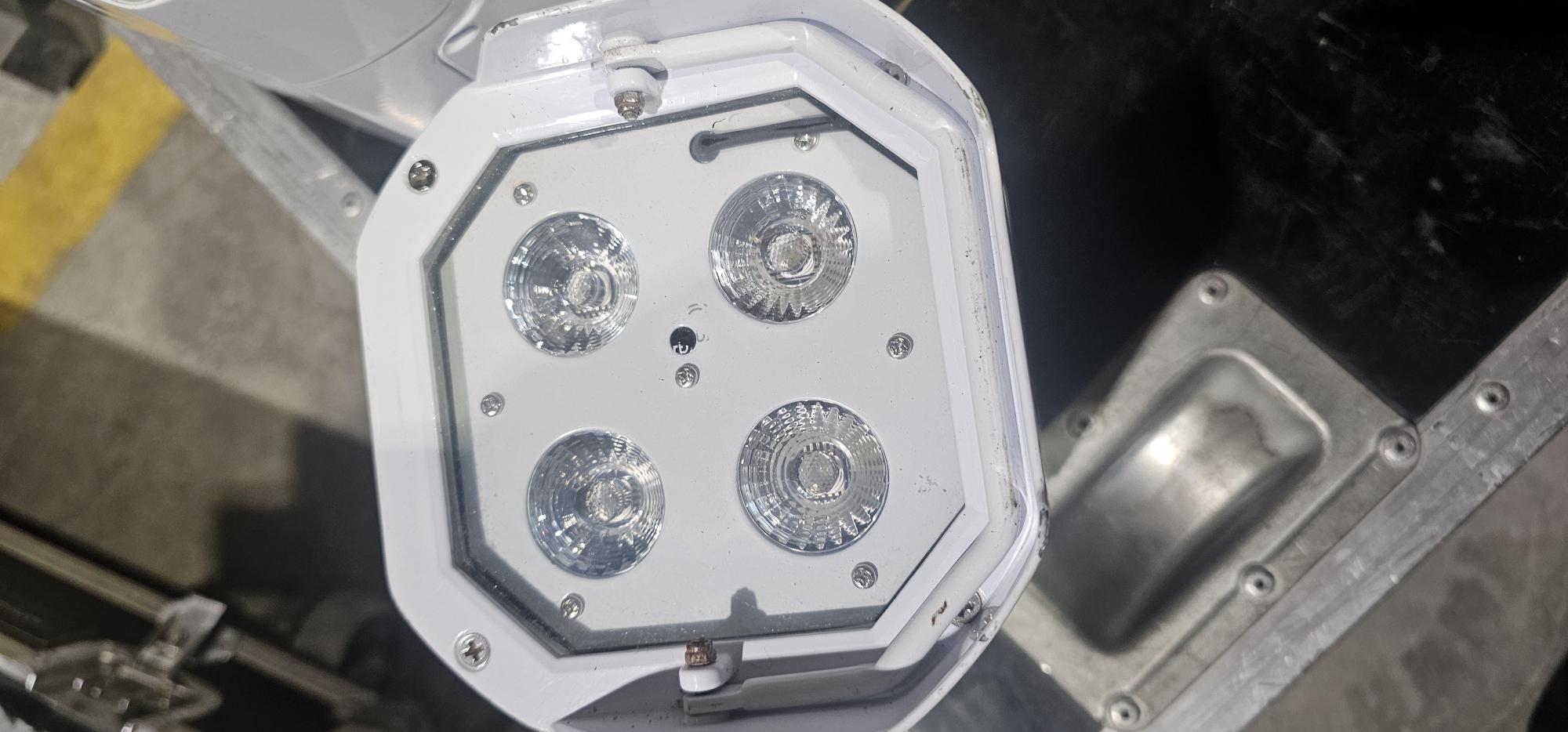 lot 28 PAR LED IP SUR BATTERIE BLANC HEXIP ELEMENT ADJ