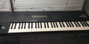 Vends synthé Korg M1 en très bon état...