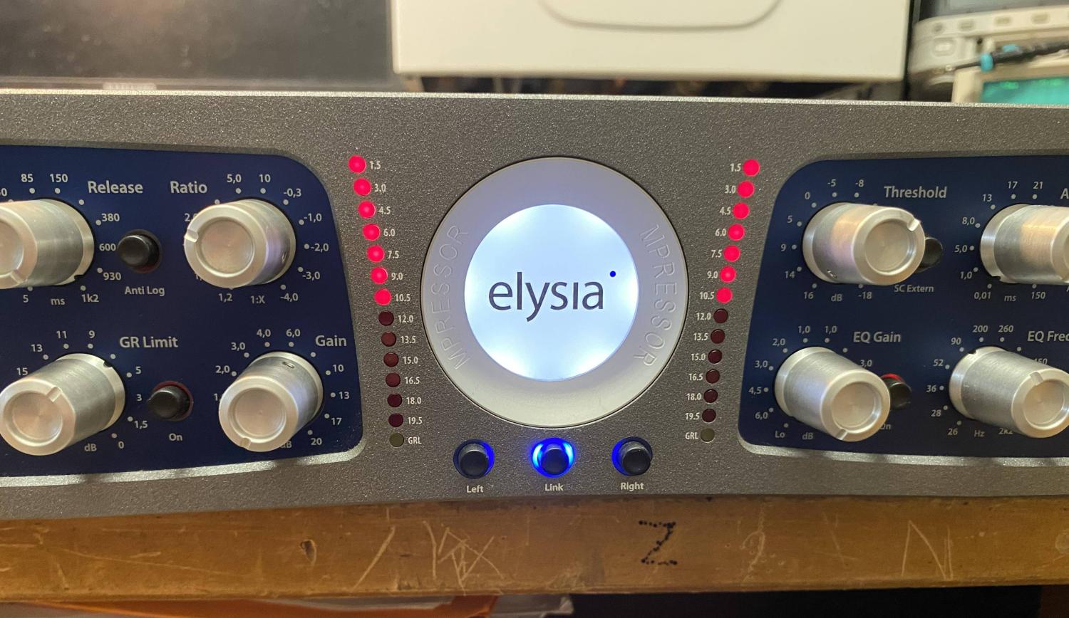 Elysia-Mpressor