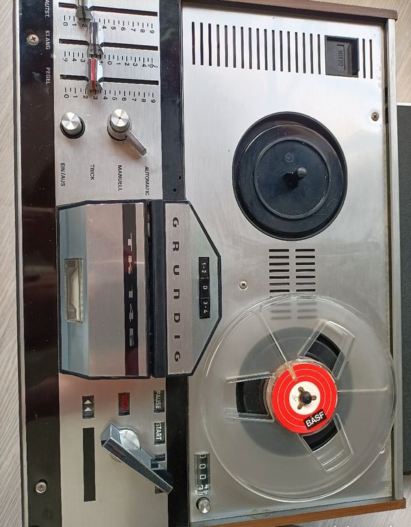 Grundig 02