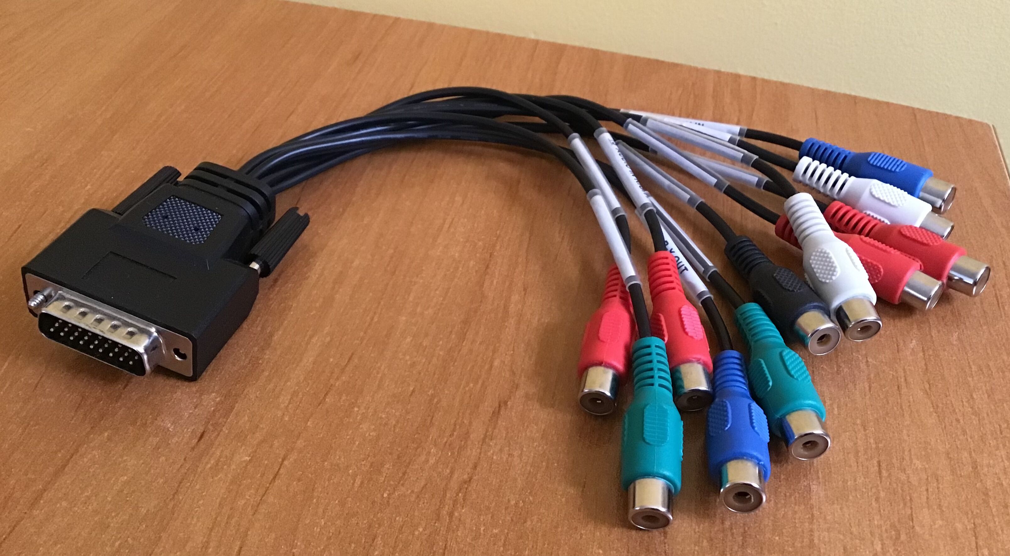 Vends Breakout cable Blackmagic Intensity Pro