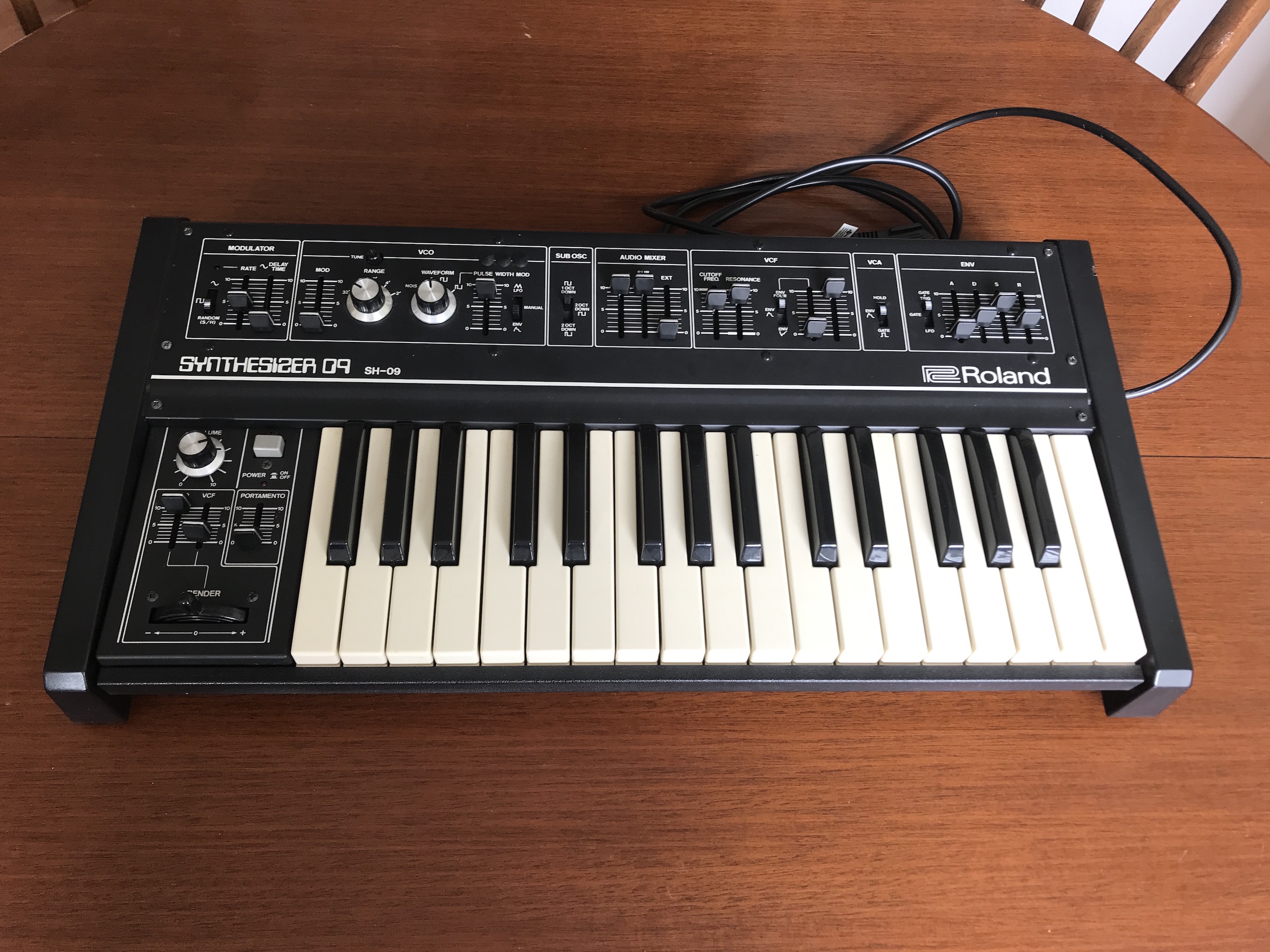 Roland SH-09