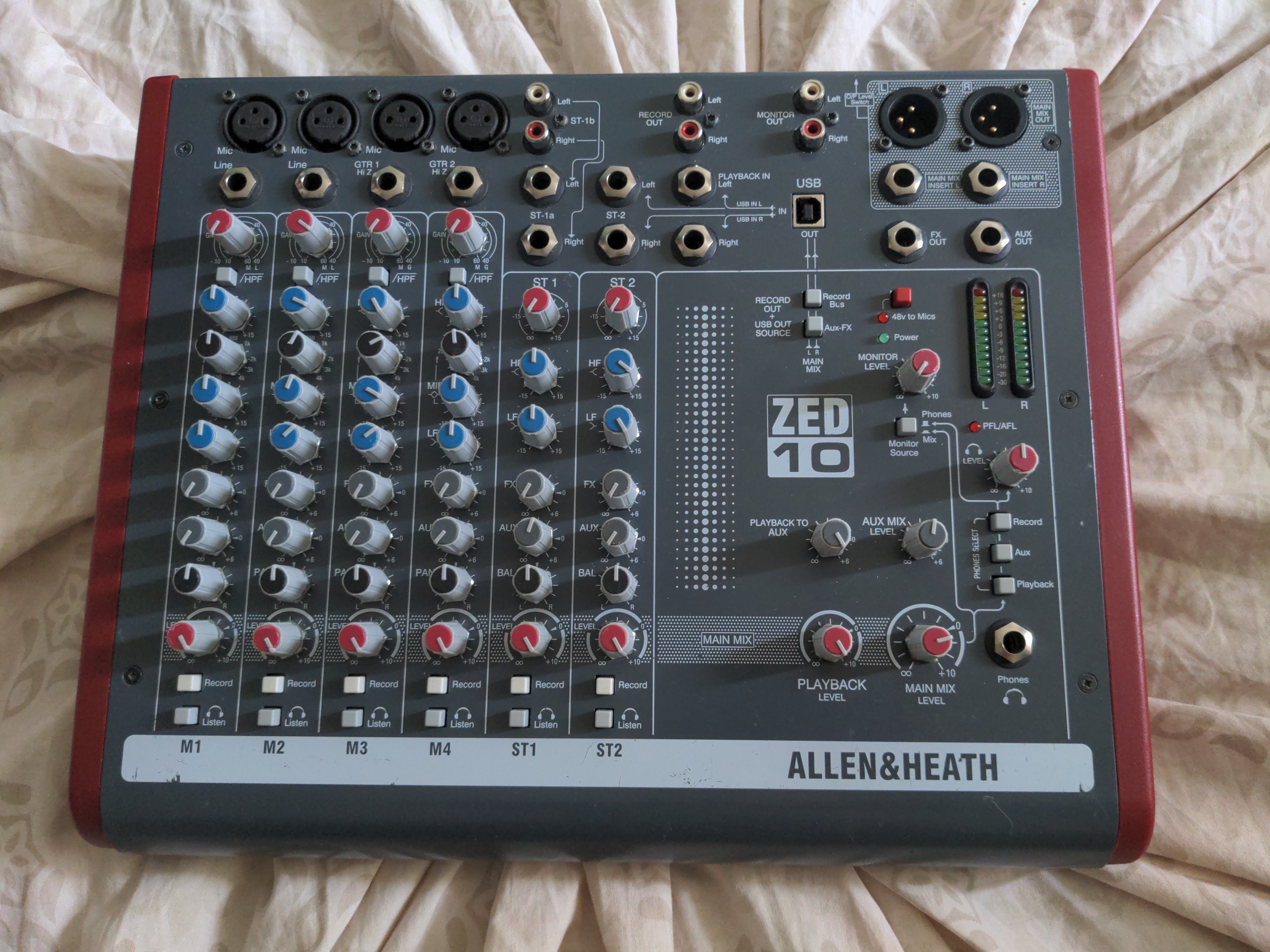 Zed10 - Table de mixage compacte par A&H