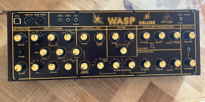 Vends Behringer Wasp Deluxe Jamais servi