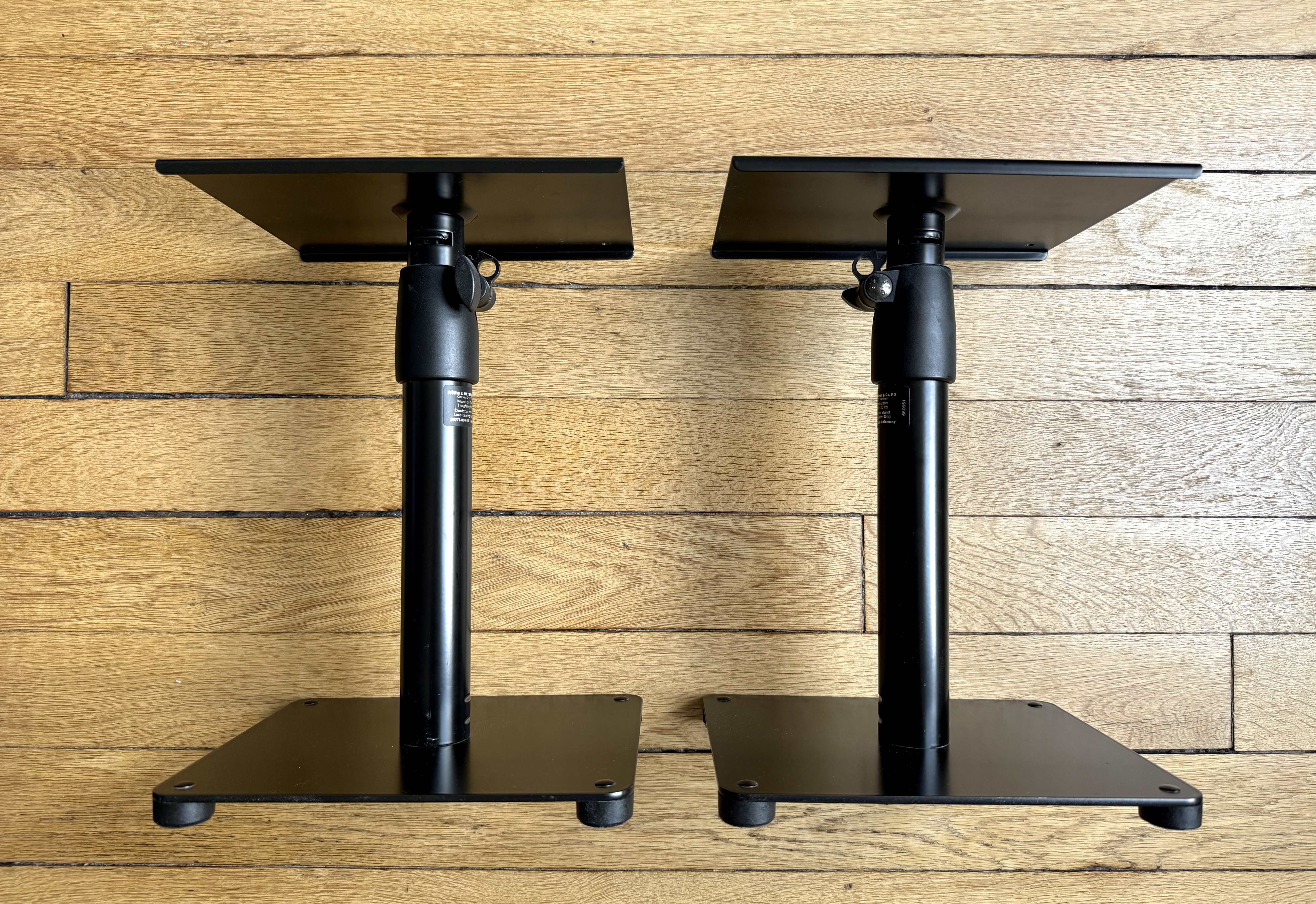 Paire de pieds d'enceinte de monitoring de bureau König & Meyer (K&M) 26775 Desktop Monitor Stand très bon état (2 x 32,50 €)