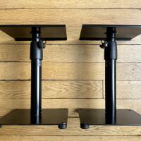 Paire de pieds d'enceinte de monitoring de bureau König & Meyer (K&M) 26775 Desktop Monitor Stand très bon état (2 x 25 €)