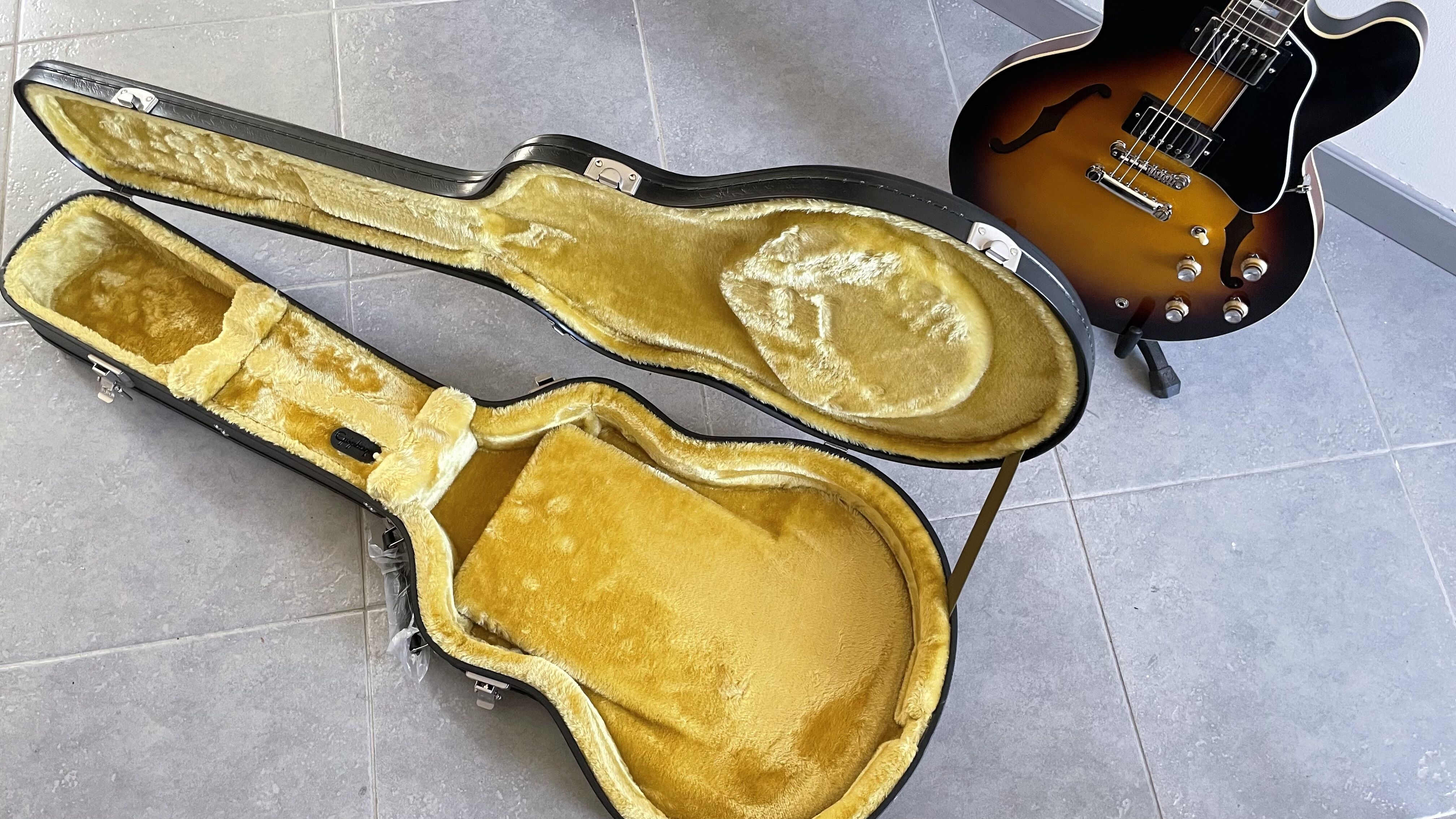 ES-335 CASE