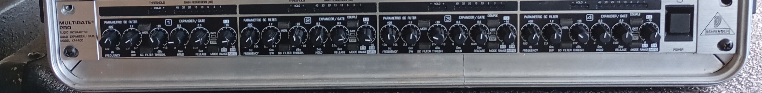 Amazon.com: Behringer MULTIGATE PRO XR4400 Reference-Class 4