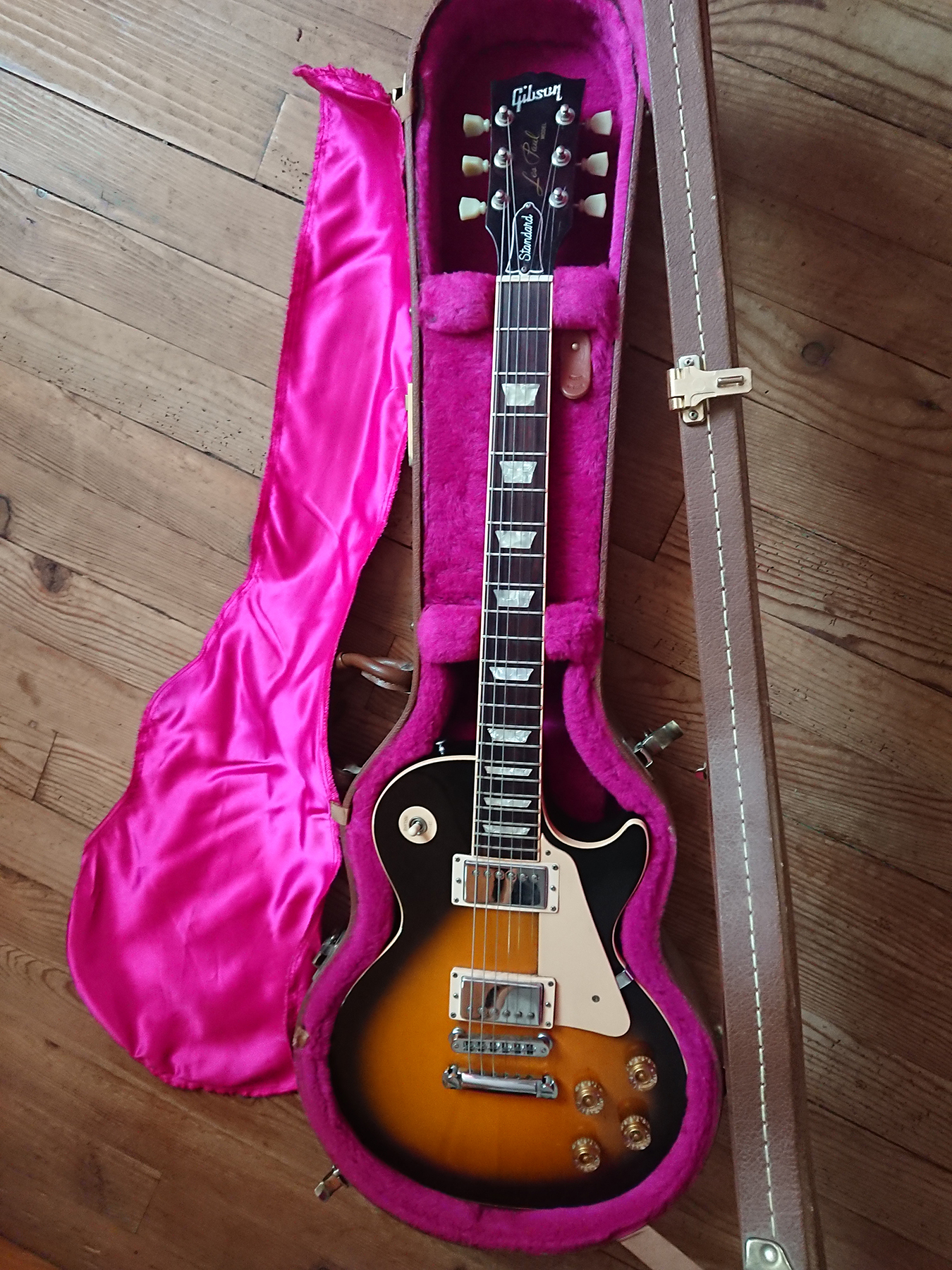 Vend première main ,Gibson les paul standard de 1997.
