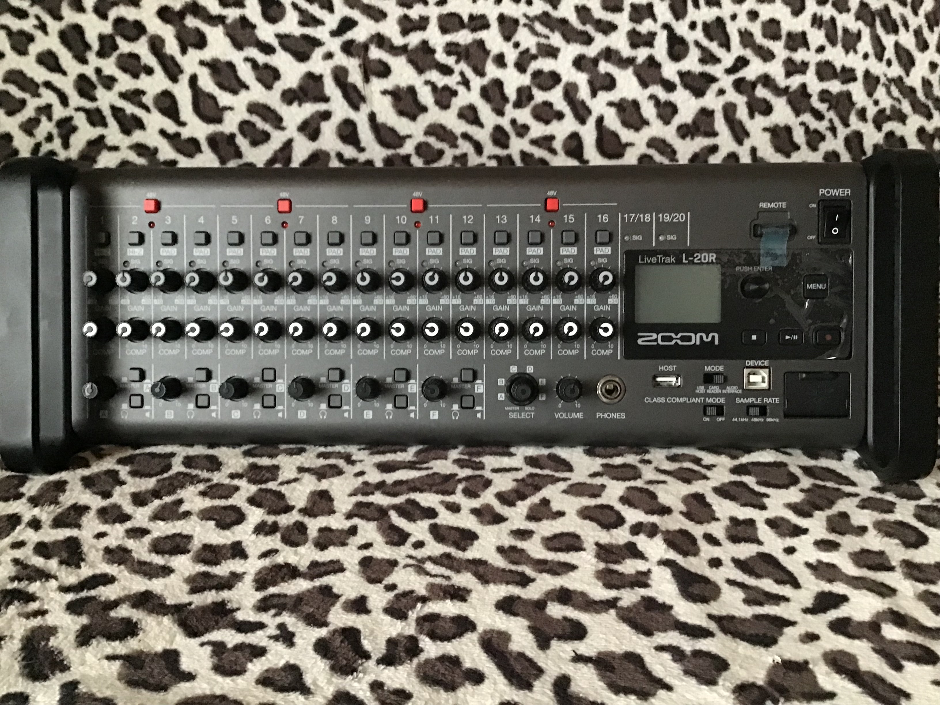 VENDS Console de mixage numérique/interface audio/enregistreur rackable