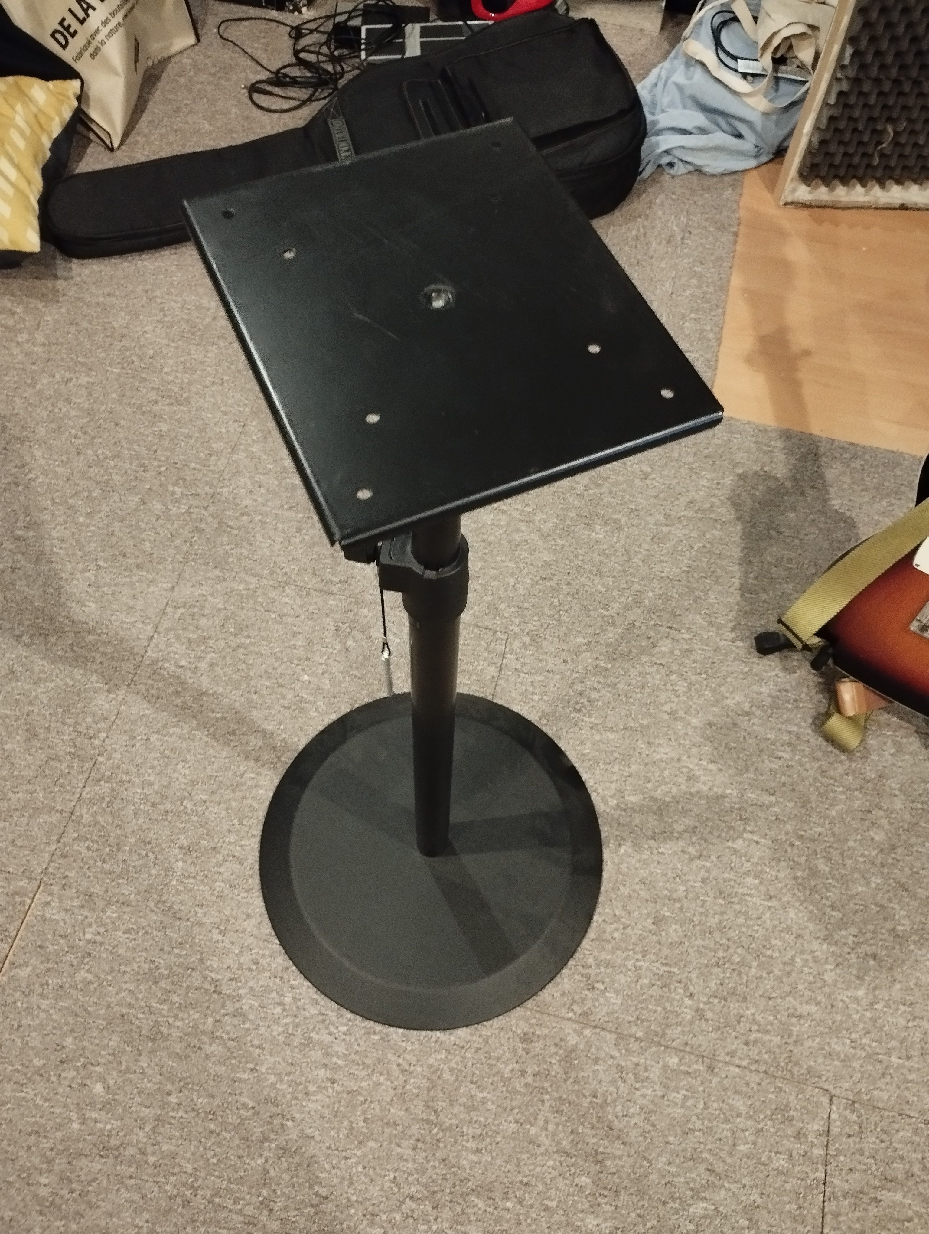 Pied d'enceinte fonte K&M 26740