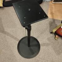 Pied d'enceinte fonte K&M 26740