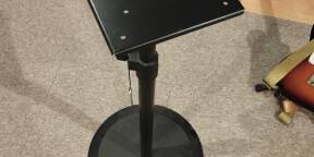 Pied d'enceinte fonte K&M 26740