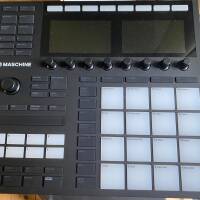 Vends pack complet NI Maschine mk3 avce protection, housse+deck plexi + clavier Komplete Kontrol M32