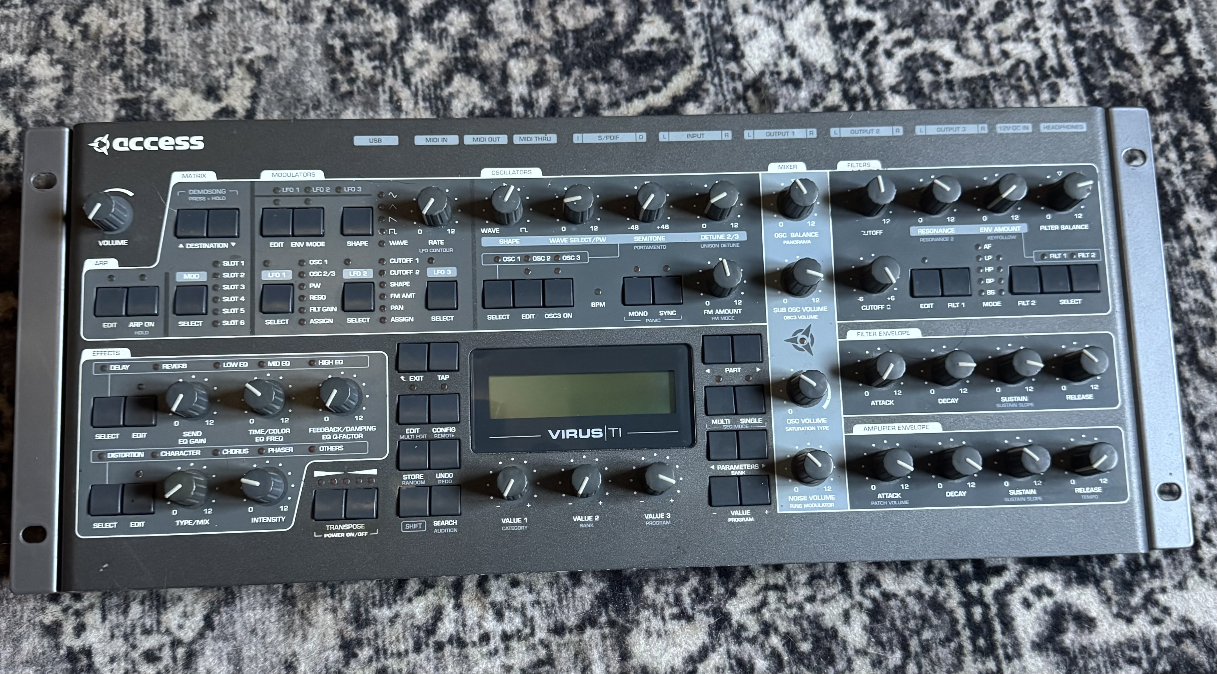 Virus TI2 Desktop + rack