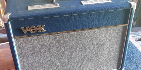 A vendre ac15 blue édition, comme neuf avec son footswitch.