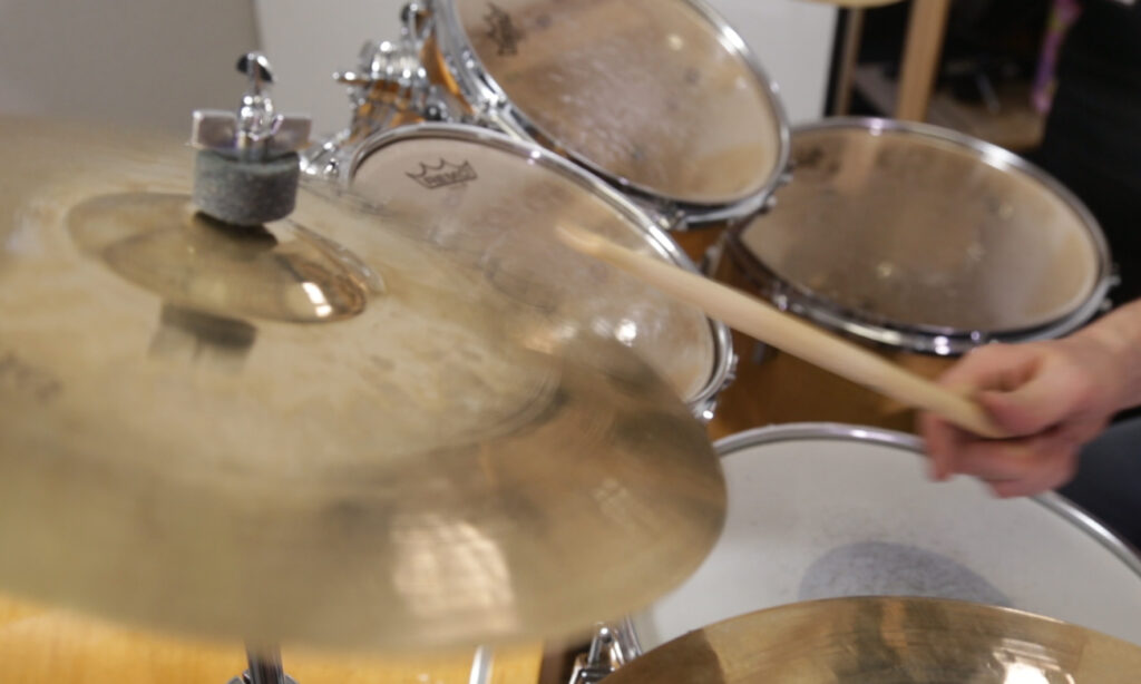 installation des cymbales crash et ride