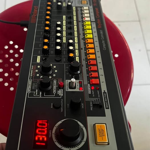 TR- 08 Boîte à rythmes de la marque Roland appartenant à la série Boutique