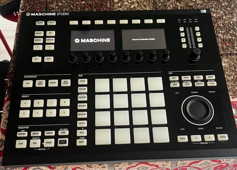Maschine studio ( Native instrument ) + protection
