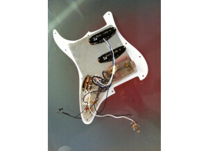 Fender American Deluxe Strato Pickguard complet