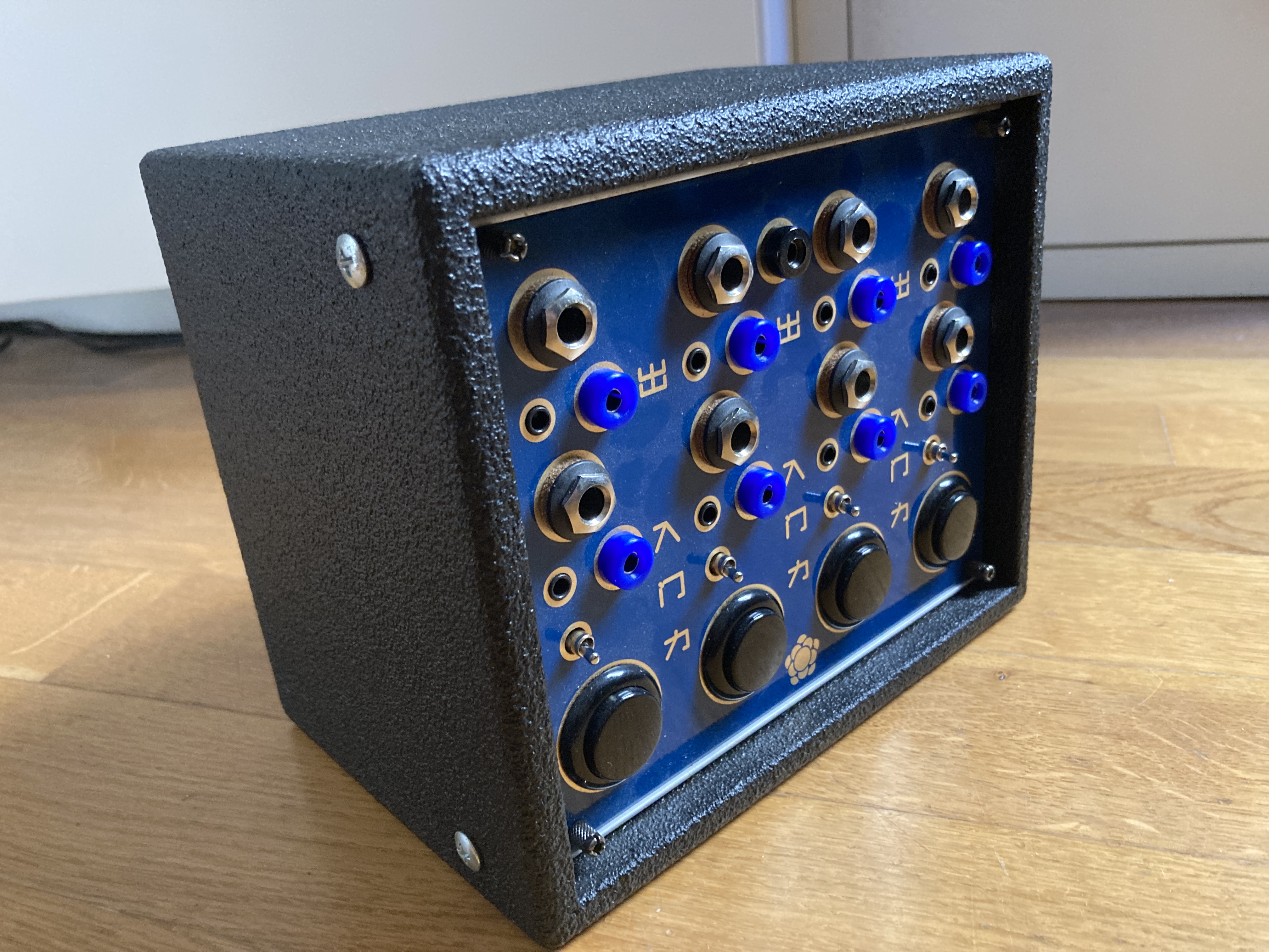 Meng Qi Arcade Manifold eurorack module