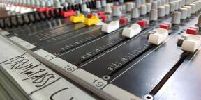 Allen & Heath GL3 24/4/2 avec flight-case