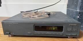 Tuner FM Mitsubishi M-F520