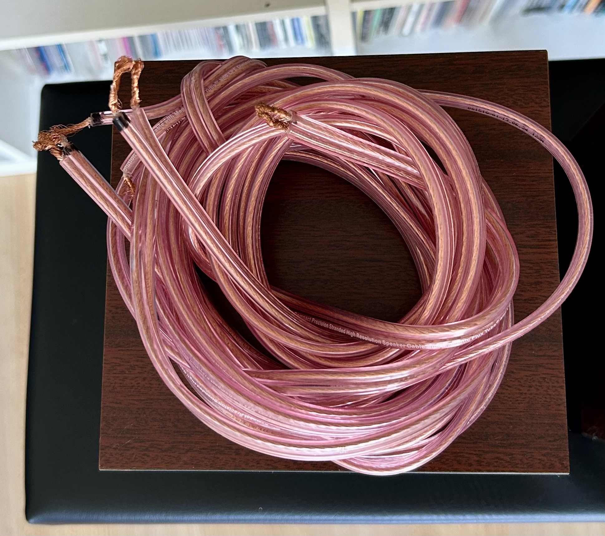 Auratone Cable