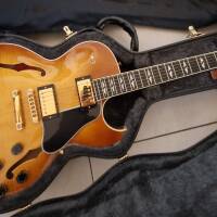GIBSON ES 137 CUSTOM VARITONE LIGHTBURST