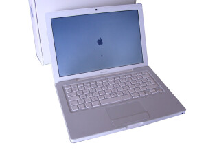 Apple MacBook 2.4 GHz Intel Core 2 Duo (65160)