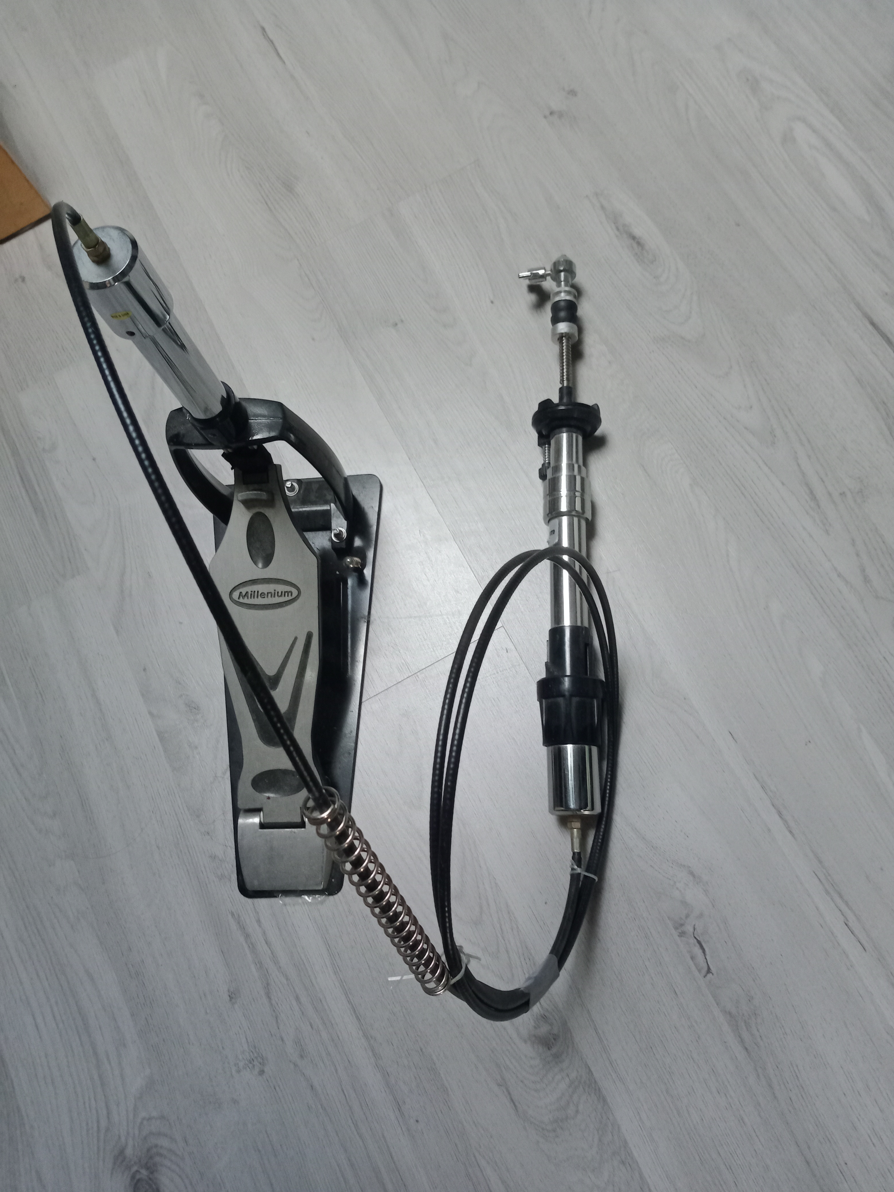 Vends pied de Charley a câble Millenium 