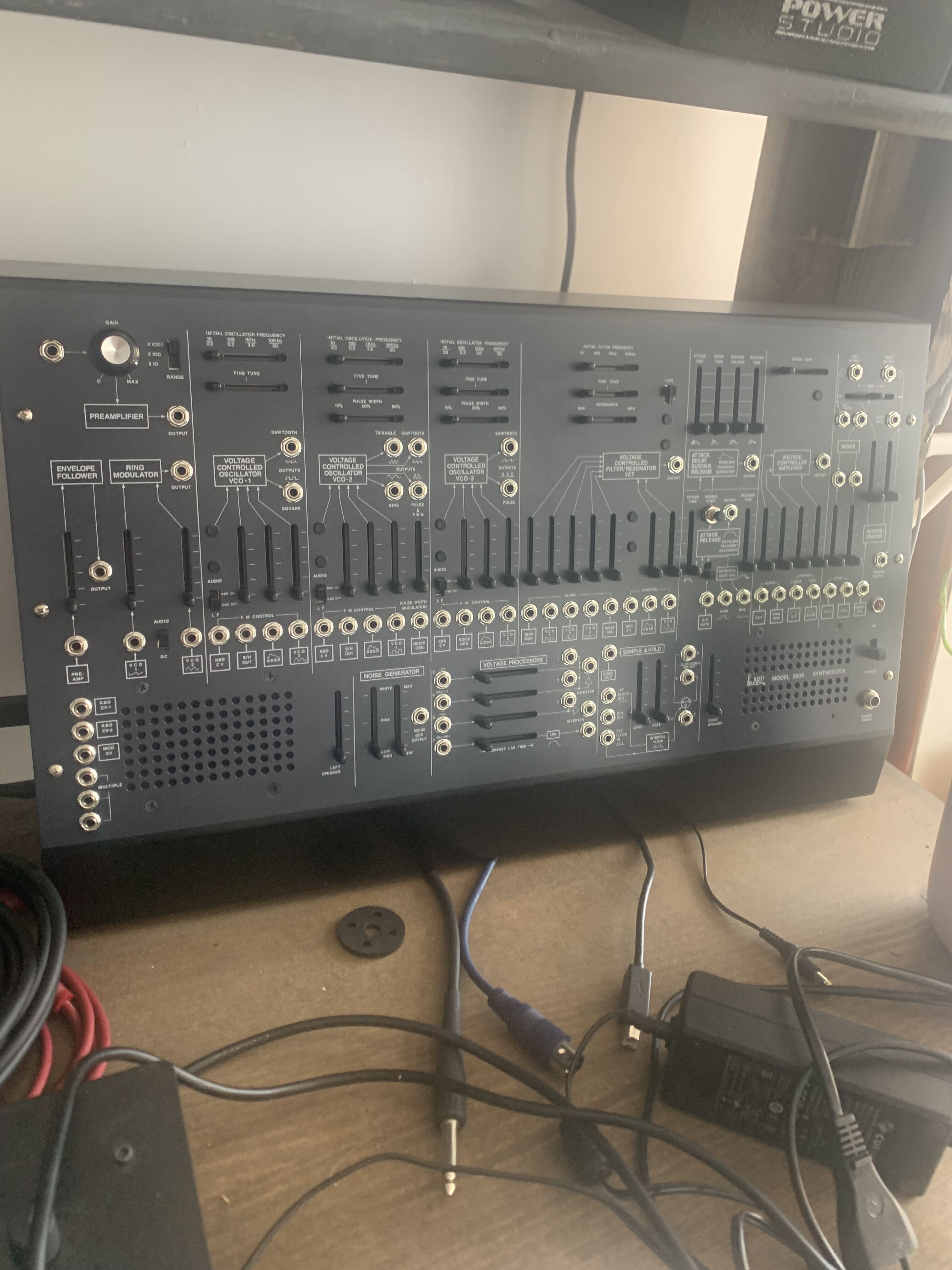 Vend Arp 2600M avec valise et cable de patch
